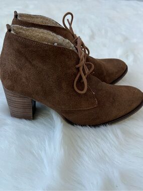 Women's Brown Suede Lace-Up Ankle Boot faux fur Lining size 10 made in Romania